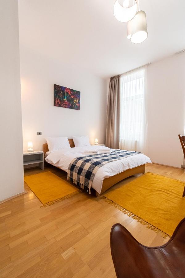 Residence 48 Beautiful Building Within Moments From The Old Town Of Brasov Exterior photo