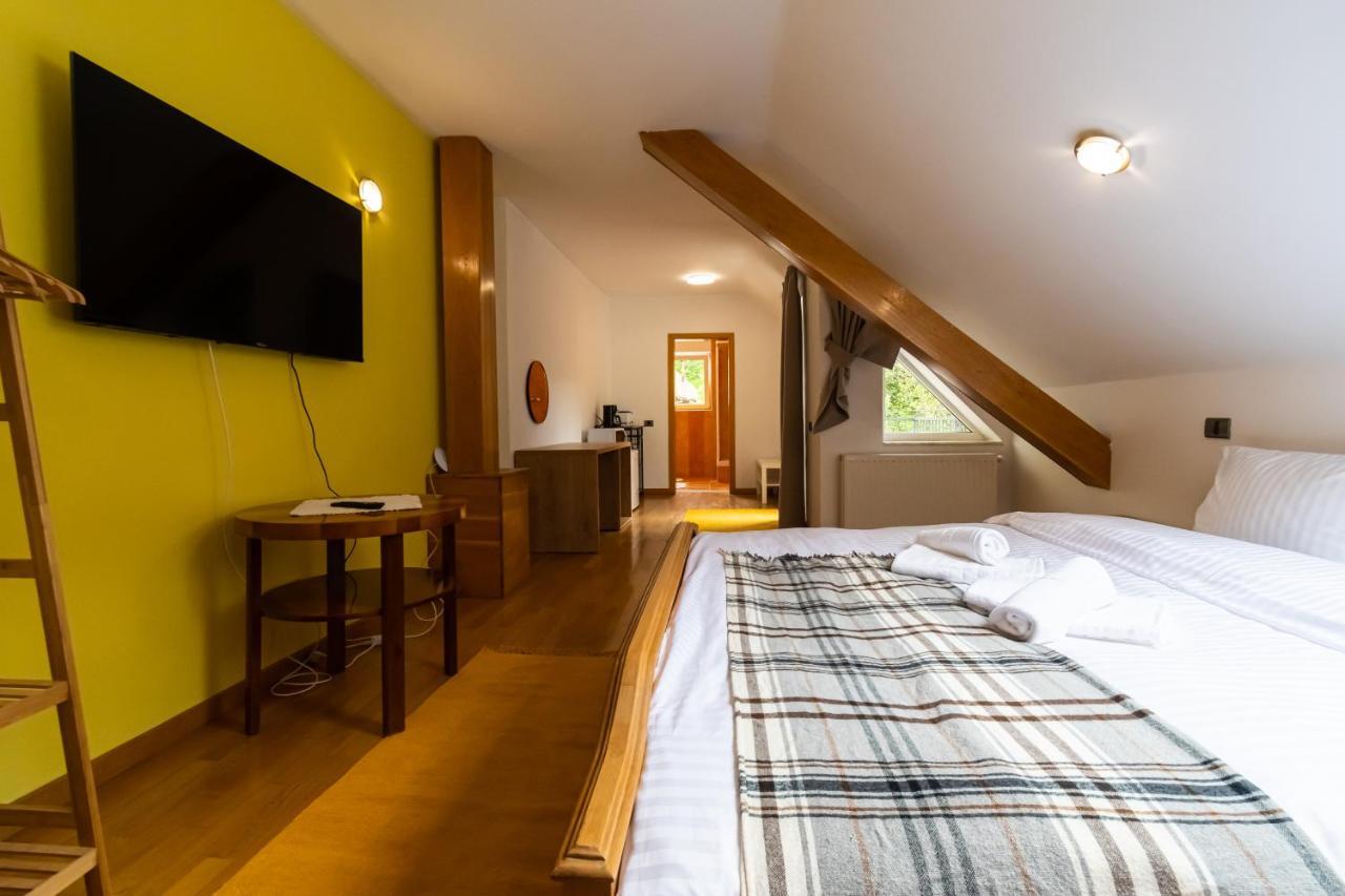 Residence 48 Beautiful Building Within Moments From The Old Town Of Brasov Exterior photo