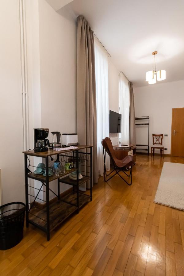 Residence 48 Beautiful Building Within Moments From The Old Town Of Brasov Exterior photo